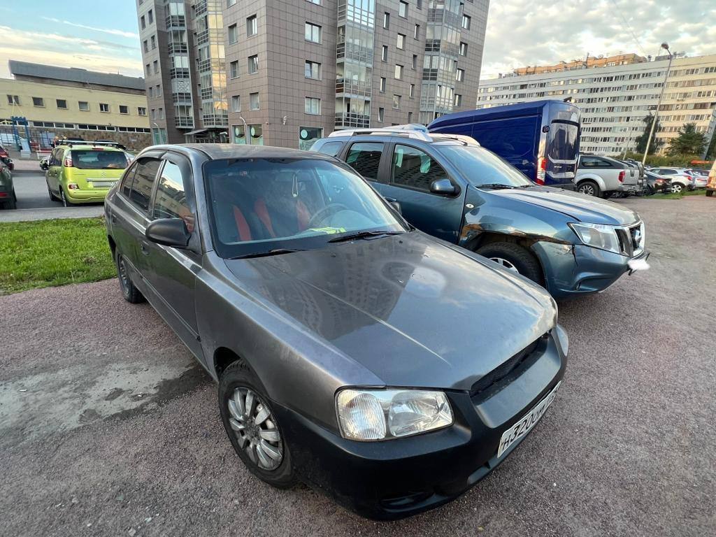 Купить Hyundai Accent II седан, 2002 года, цвет: Серый, за 125000 руб. в  Санкт-Петербурге